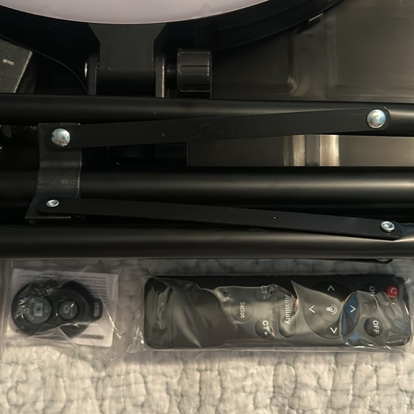 Brand New Round tripod camera light digital 18” - Picture 5 of 9